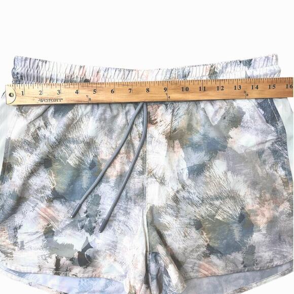 Johnny Was Calme Women's Medium Abstract Beige Running Shorts Elements NWT - Picture 4 of 12
